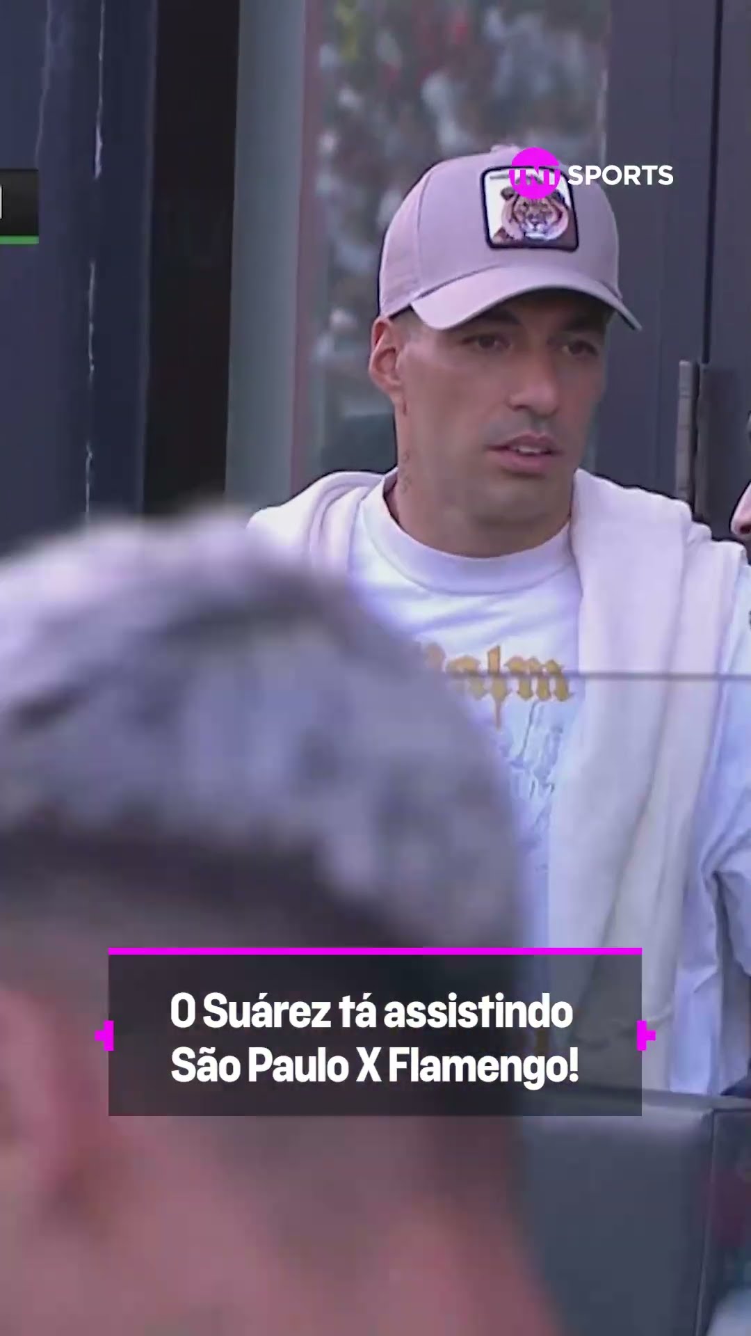 PRESENÇA ILUSTRE! SUÁREZ FOI ASSISTIR SÃO PAULO X FLAMENGO, PELA FC SERIES, AO LADO DO ARRASCAETA!