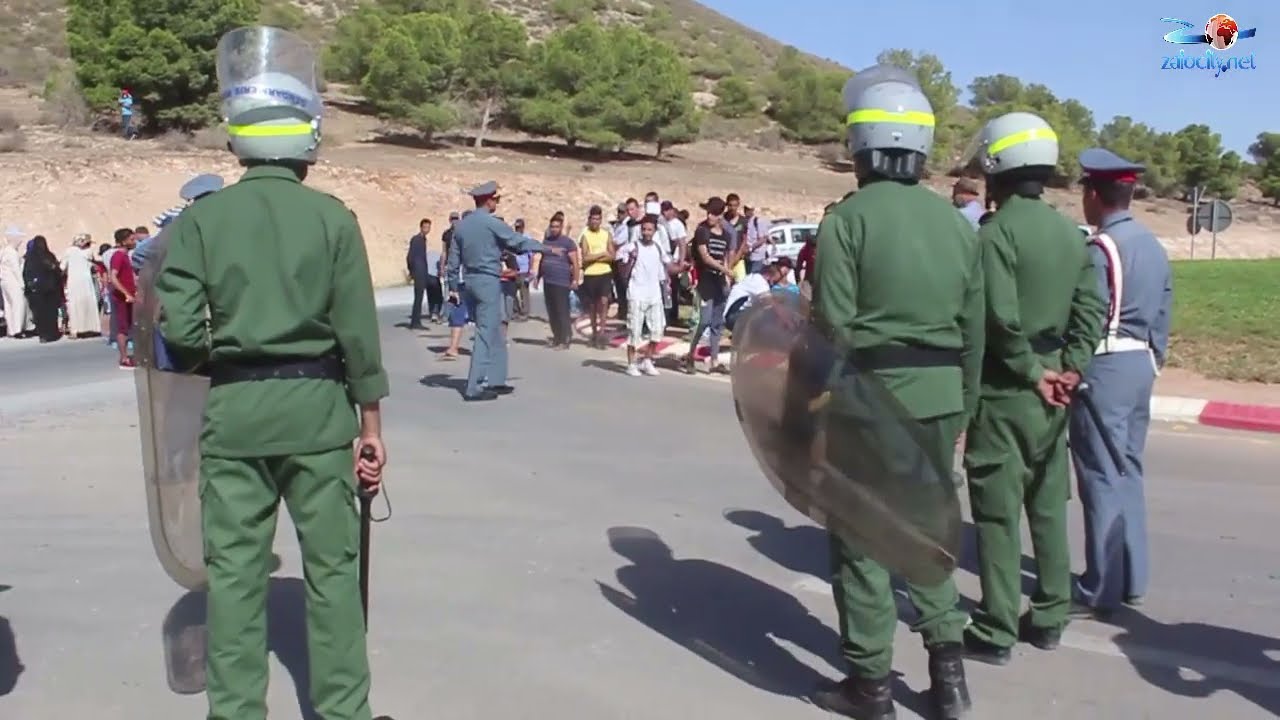 ساكنة  أولاد اعمامو..ا في مسيرة شعبية مشيا على الاقدام الى عمالة الناظور