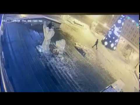 Ижевск. Вандалы разгромили ледовые фигуры у собора