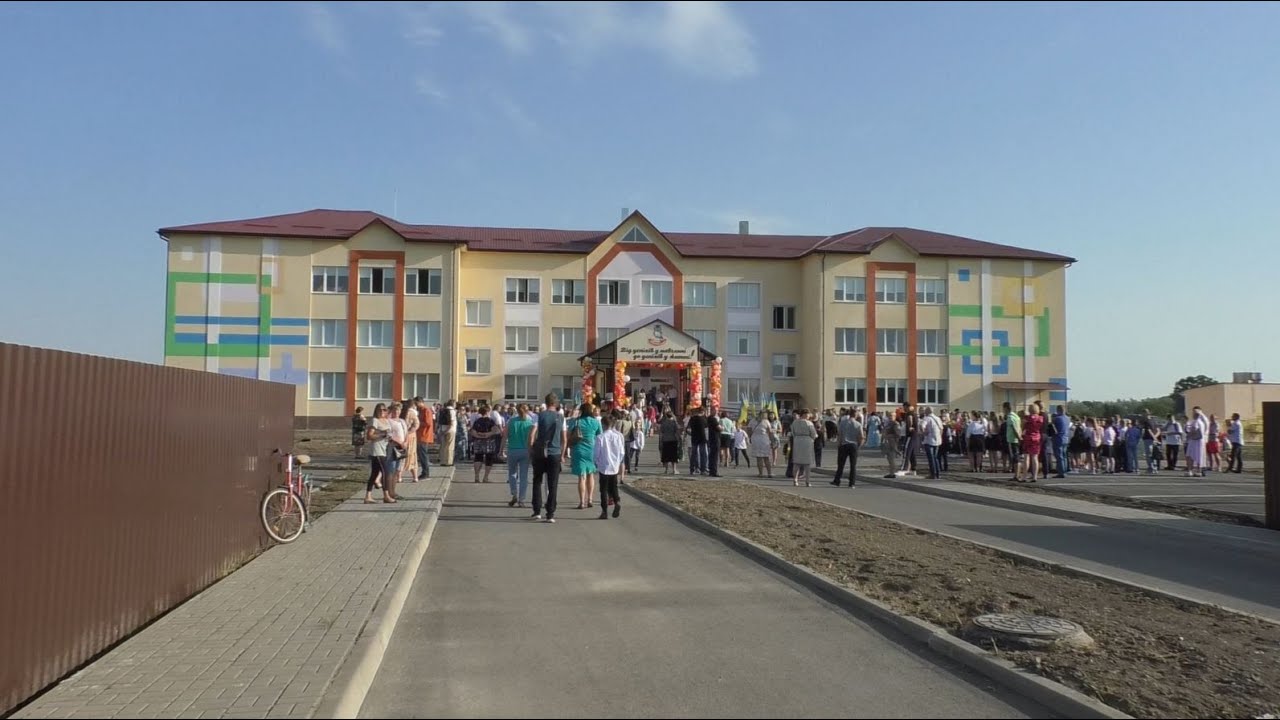 У Носівці відкрили школу-довгобуд, яку будували 30 років