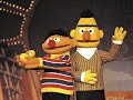 Bert en Ernie - Ik Ben Een Kerstbal(Christmas song)