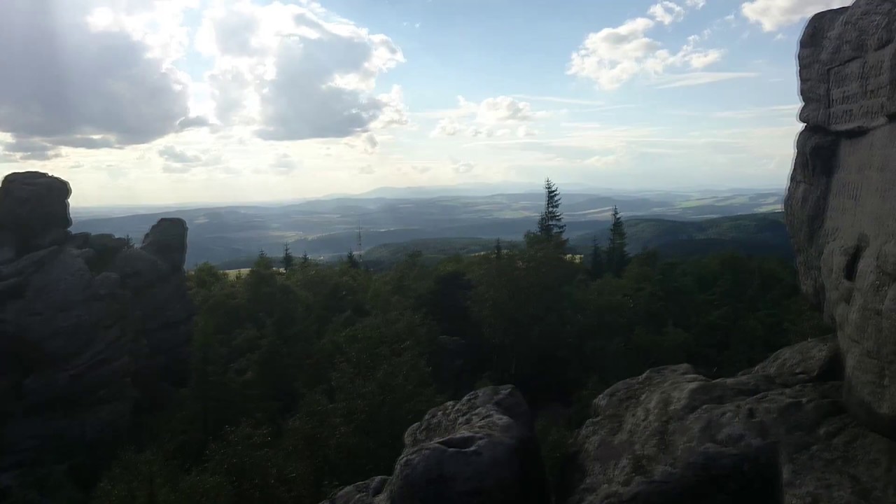 DeepPanda- city and mountains