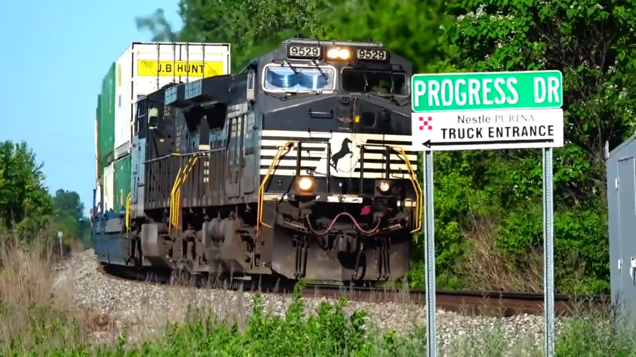 CSX 3194 Police Unit! NS CP and BNSF Power on Freight Train! Big