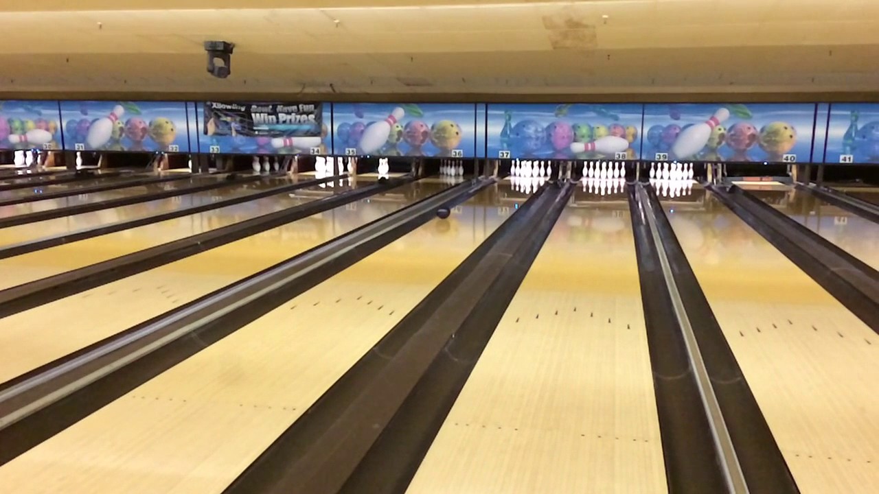 How I Throw A Bowling Ball 1 Thumb 2 Hands YouTube