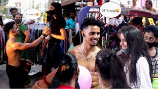 Bodybuilder Proposing Cute Girls at Public Place || Shirtless || Public Relations
