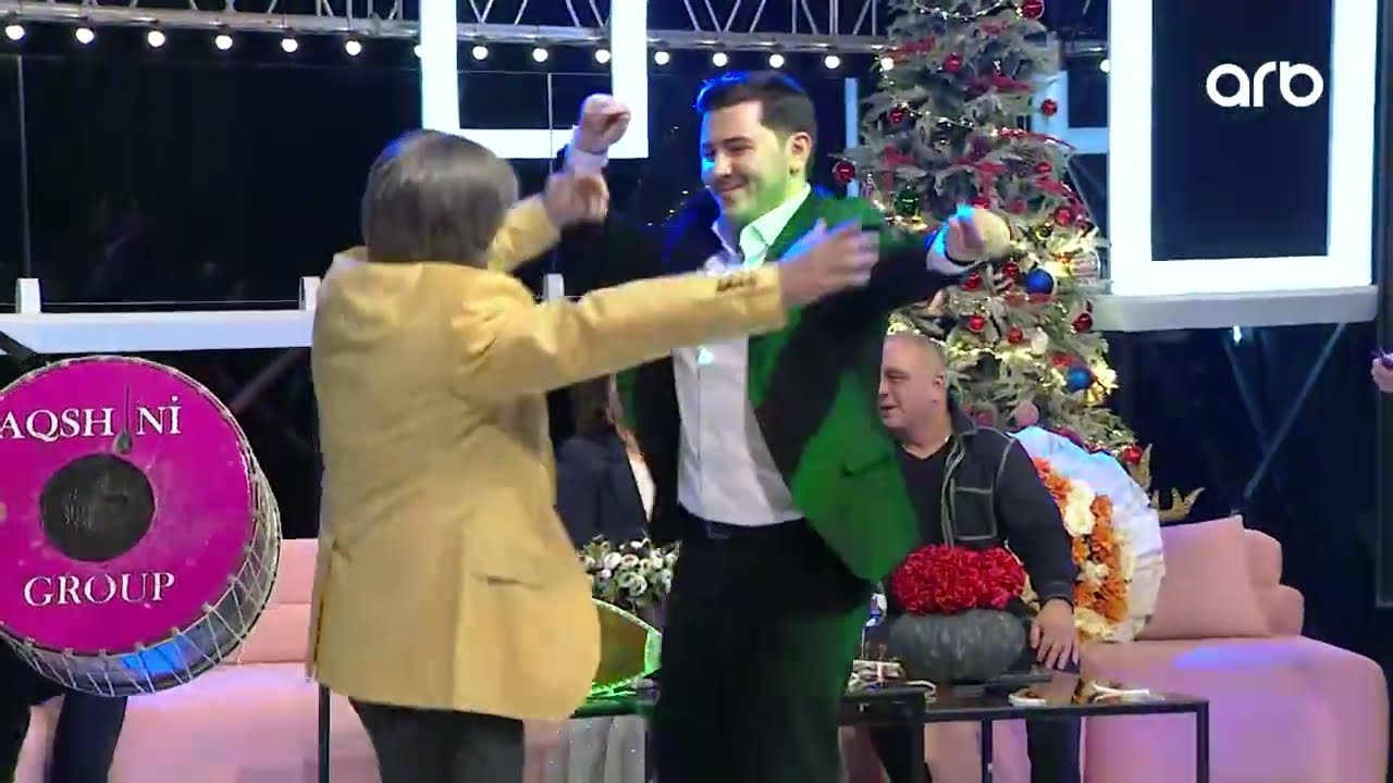 Həmin Zaur | Maarif dayı məşhur qonaqlara mahnı oxudu