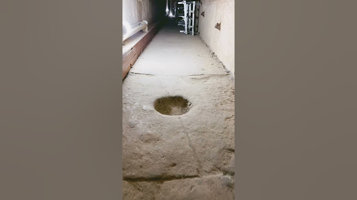 Entering the so called “Queen’s Chamber” inside the Great Pyramid