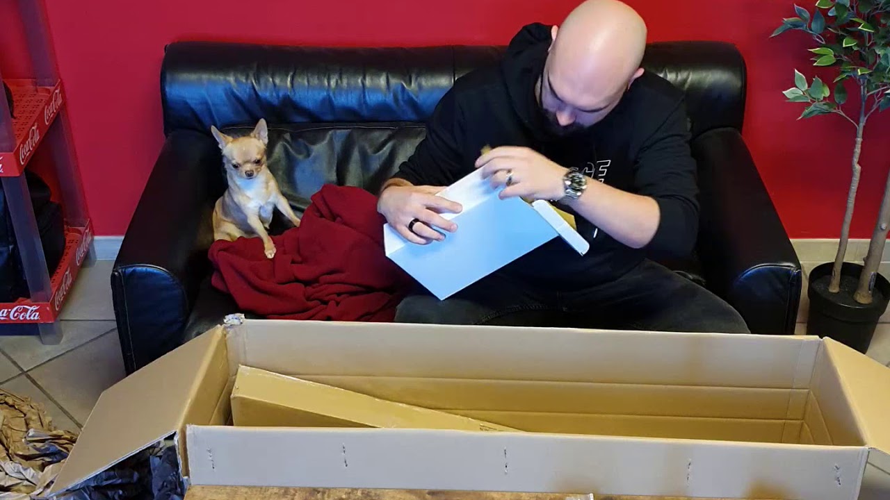 Unboxing a 15kg package from Thomann