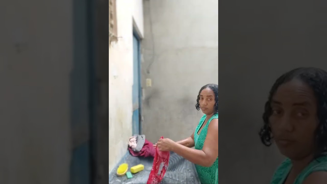 Lavando roupa minha e meu filho 