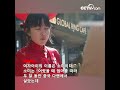 “치파오 입고 몸을 굽혀 인사하면서 자선금 전달한 일본의 여자 아이 | CCTV 한국어방송