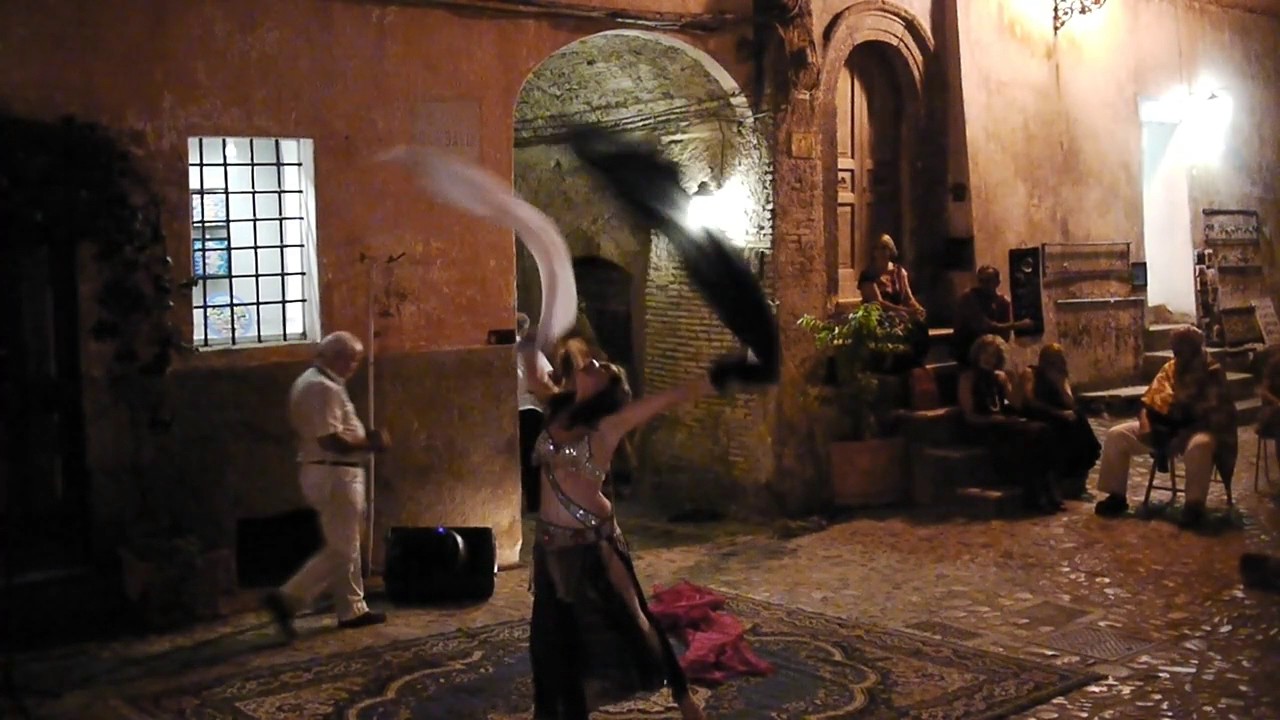 belly dance - Danza della libertà by Fatayumi Zilan con doppi veli