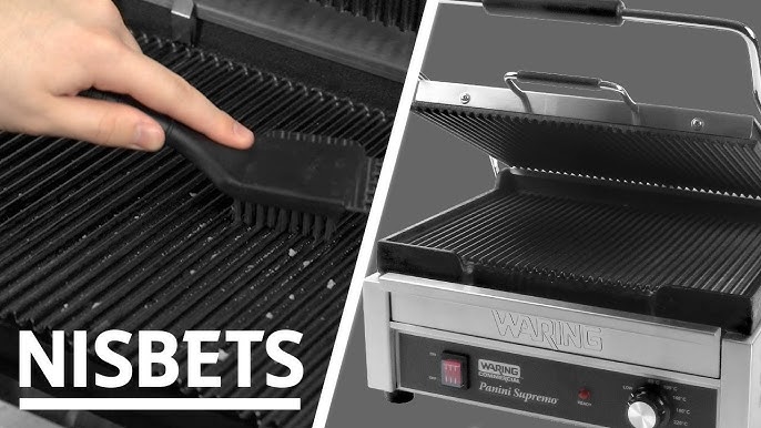 Yalangoch keksa ayollar va ularning eski mushuklari fotosuratlari