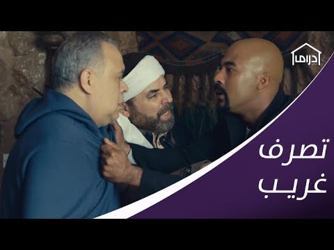 عاكف أبو العز يفقد عقله بعد وفاة والده ويحاول قتل الطبيب 