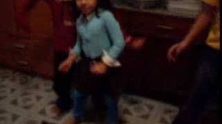 Miniatura del video "Preety Dancing"