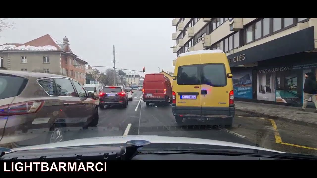 Előkarácsonyi pénteki forgalom,és rohanás #lightbarmarci #közlekedés #életmentő #responders #mentő