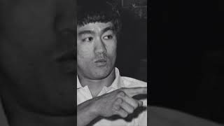  Dövüş Ustasi Bruce Lee Nasıl Antrenman Yapardı