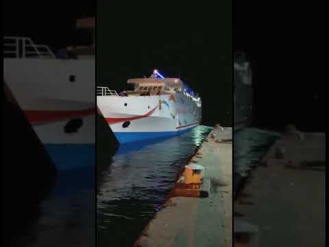 KM CANTIKA LESTARI MASIK PELABUHAN BITUNG. #kmcantikalestari9f #pelabuhanbitung#kapalpenampung#short