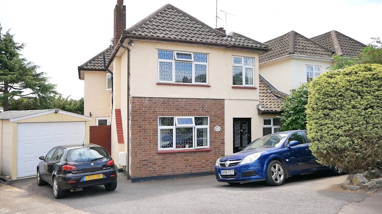 36 Woodlands Ave, Rayleigh, Essex, SS6 7RD Four/five bedroom semi