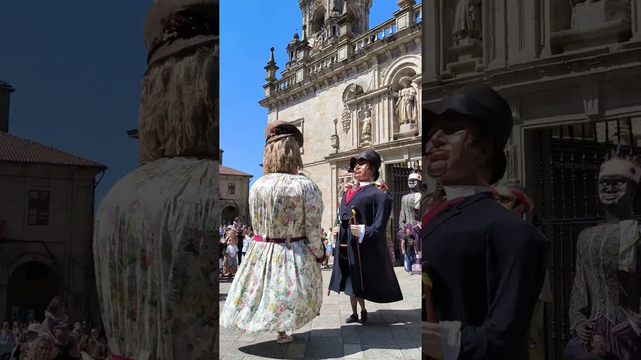 Gigantes y Cabezudos en Santiago de Compostela 2025.
