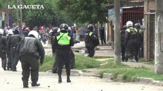 Violento enfrentamiento entre vecinos y la Policía en La Costanera
