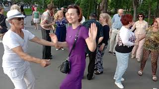 Ай яй яй девчонка!!!Танцы в саду Шевченко,Харьков,май 2021.