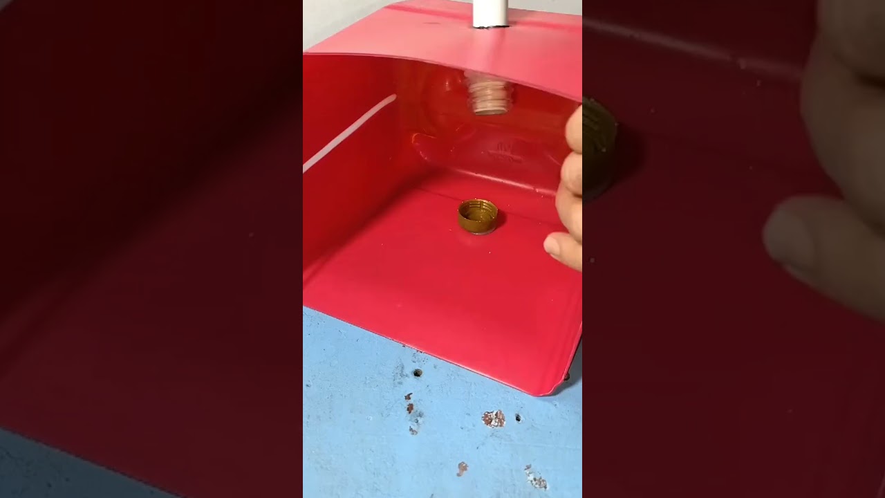 make a trash scoop from unused materials such as used buckets and PVC pipes as handles 