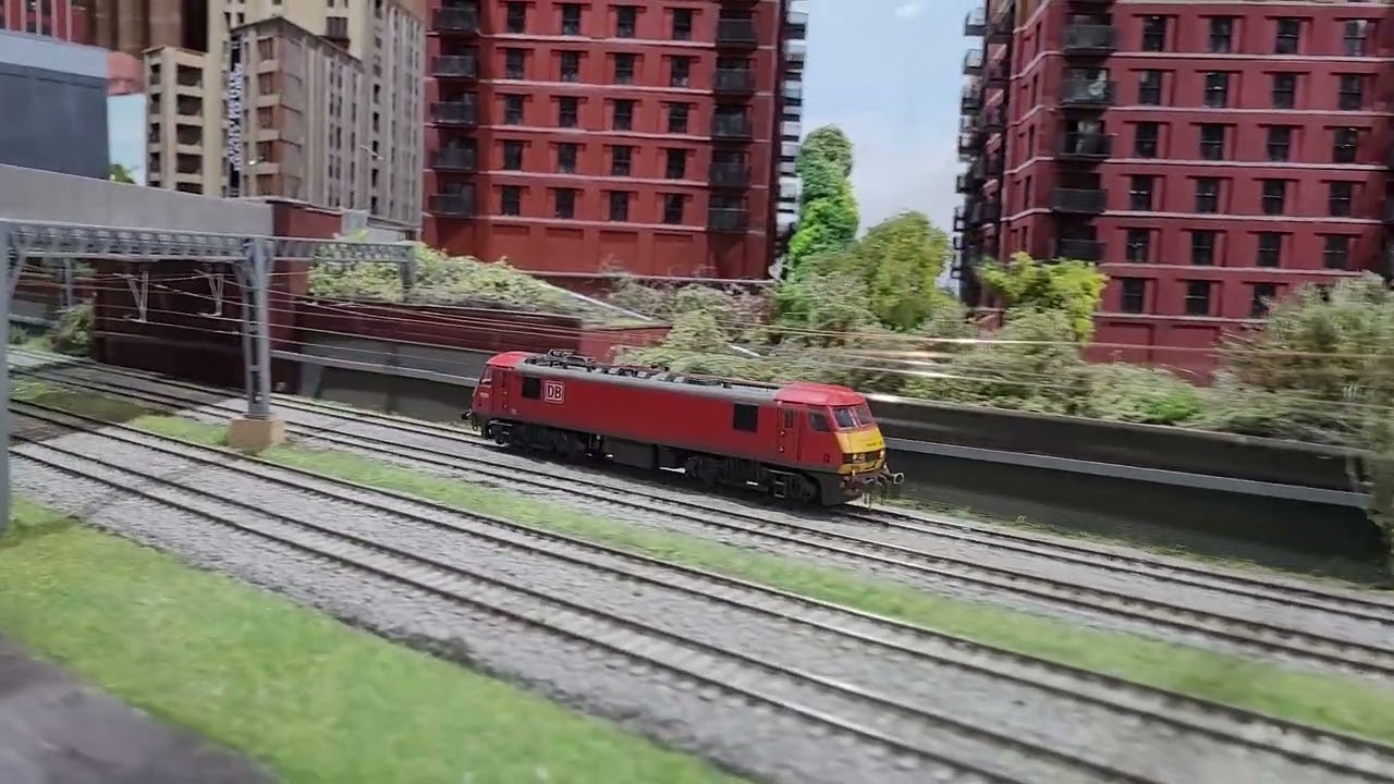 MT5 - 90035 on 0Z90 on the way to Wembley sidings - plus see description