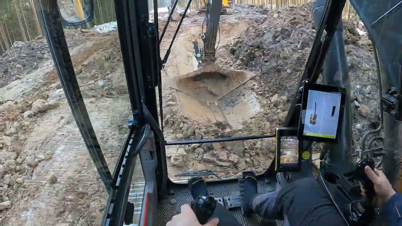 Я продолжаю работу над канавами.