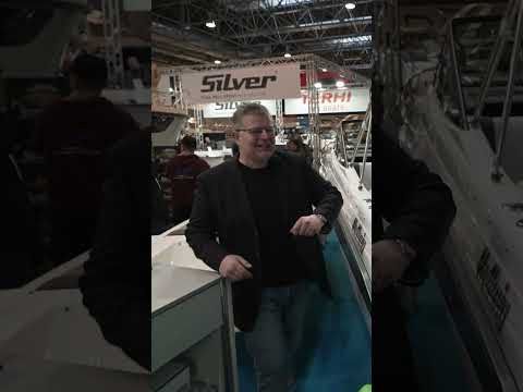 Vor dem Messebesuch in Champagner geduscht!