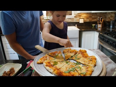 How to make Homemade PIZZA on the grill/Easy recipe/Cooking with Kyler