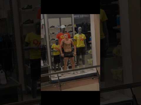 ПРИКИНУЛСЯ МАНИКЕНОМ В ТЦ‼️ #юмор #рекомендации #пранк #троща #прикол
