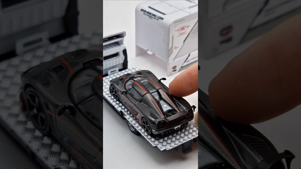 BRAND NEW: Tarmacworks Truck / Koenigsegg Agera RS Full Carbon #tarmacworks #164diecast #shorts