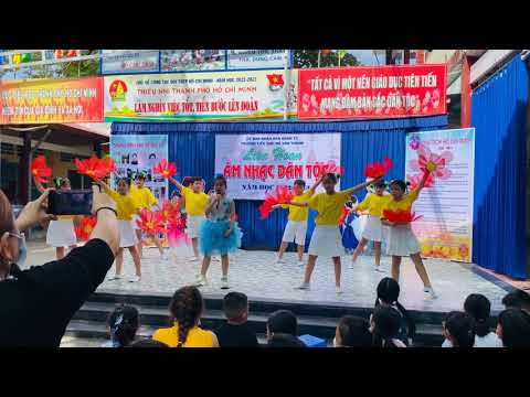 Tiết mục múa của HS lớp 4/1 chào mừng ngày NGVN 20/11/2022 Bài: Ơn thầy, thầy của chúng ta.