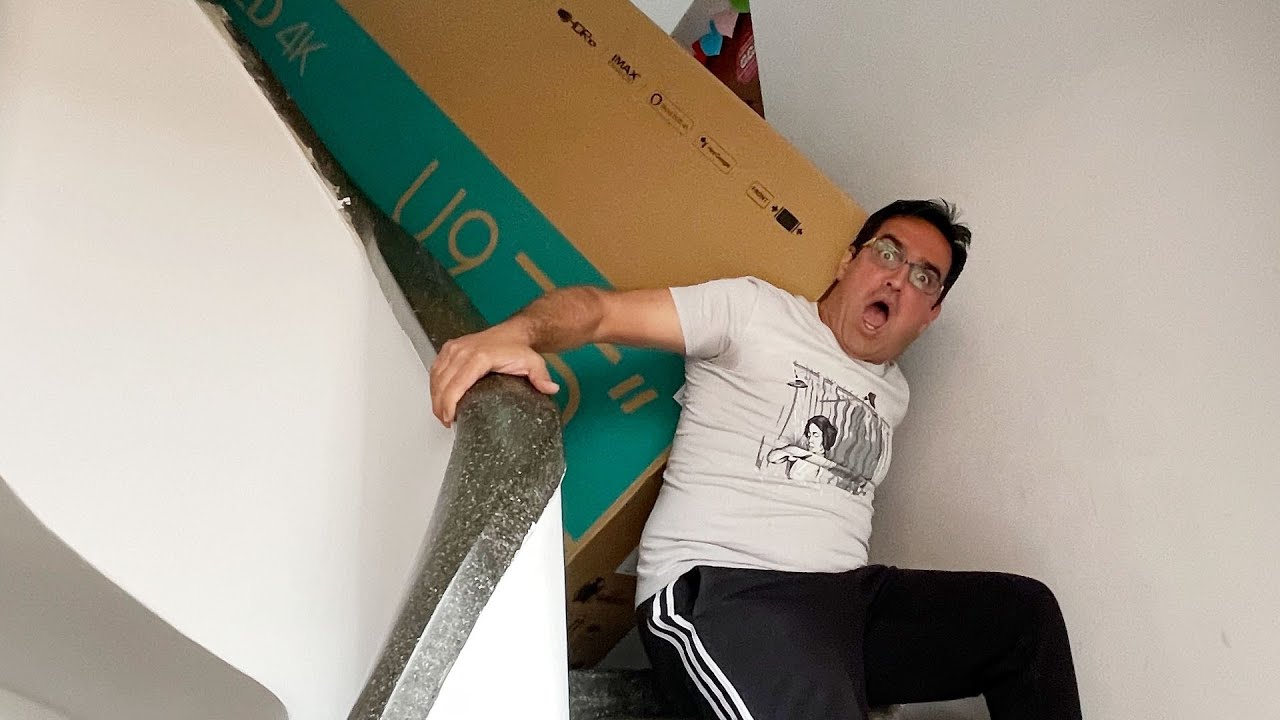 Cel mai MARE televizor din lume... este ăla pe care îl urci pe scări!🤣 [Half STAND-UP]