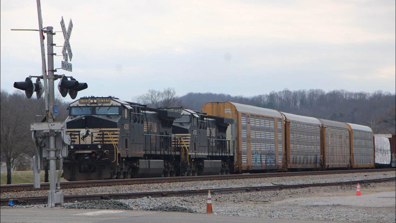Norfolk Southern 178 taking off after A meet in Rockwood Tennessee 