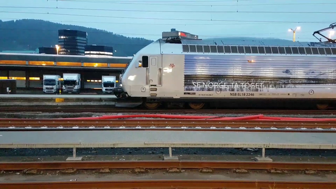 Night train 606 in Bergen. - YouTube