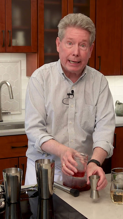 How to Make a Blackberry Patch Cocktail | Memorable Moments with Chesapeake Bites