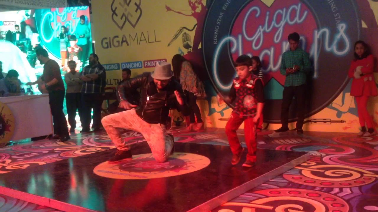 Giga Mall   Giga Champs Event   Day 2 Competition Singing, Dancing & Painting – Naveel with Kid