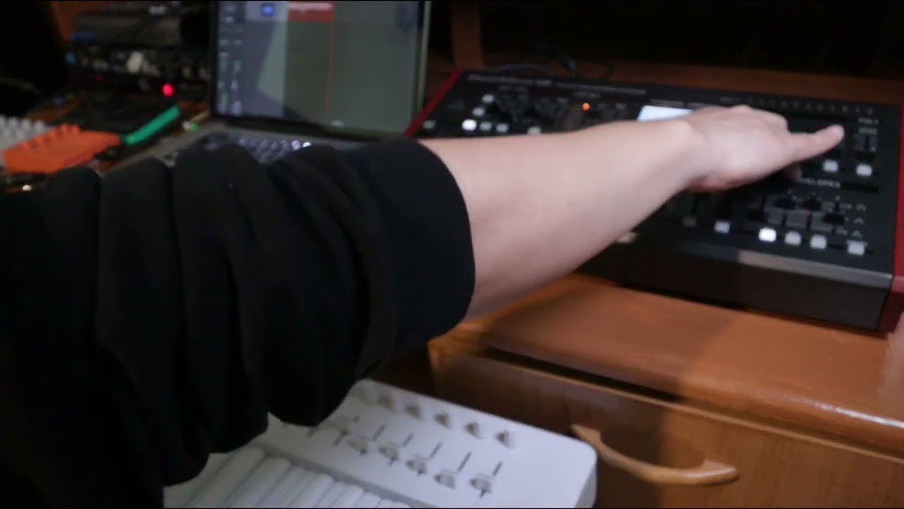 Behringer DeepMind 12D Presets favoritos No talking