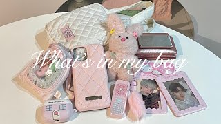 【🎀what’s in my bag 🎀】放課後友達とご飯に行く時のカバンの中身を紹介します!!♡ | 시즈니 | 제로즈 | nct | zerobaseone |