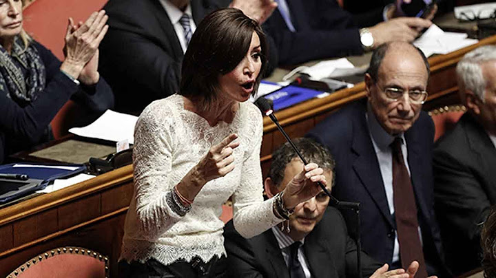 Manovra, governo chiede la fiducia. Protestano le opposizioni, Bernini: "Vi è scappato il tonno"
