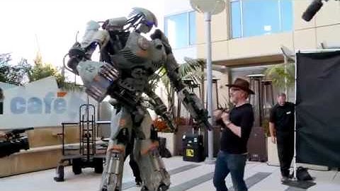 Giant Robot Storms San Diego Comic Con 2013   Wired   Geek Week