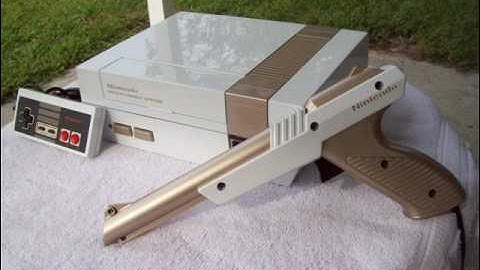 Custom White/Gold met. NES with matching control and Zapper+Yellow power LED