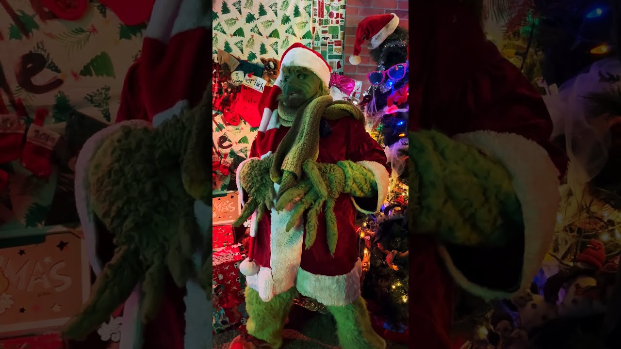 I kissed a Grinch, and I liked it! Twisted Christmas Scream Hollow