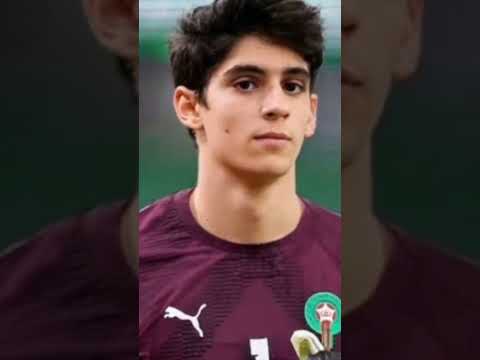 شكل ياسين بونو وهو طفل