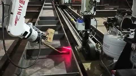 Laser tracking robot by JHY