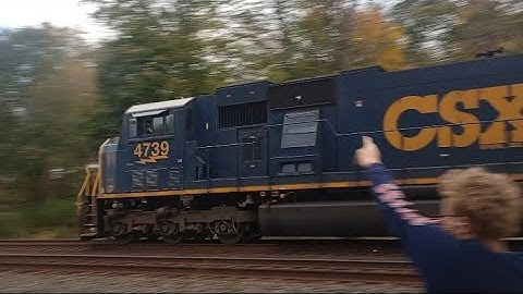 CSX 4739 SD70MAC Flared w/ friendly crew leads intermodal