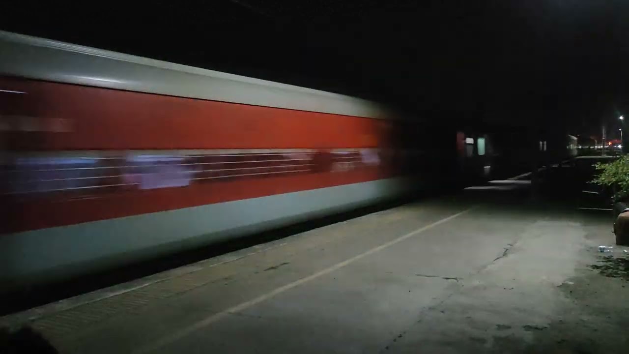 Bang on Time Running Puri - Okha Dwarka Express Sprinting in Night At 130🔥🔥🔥.