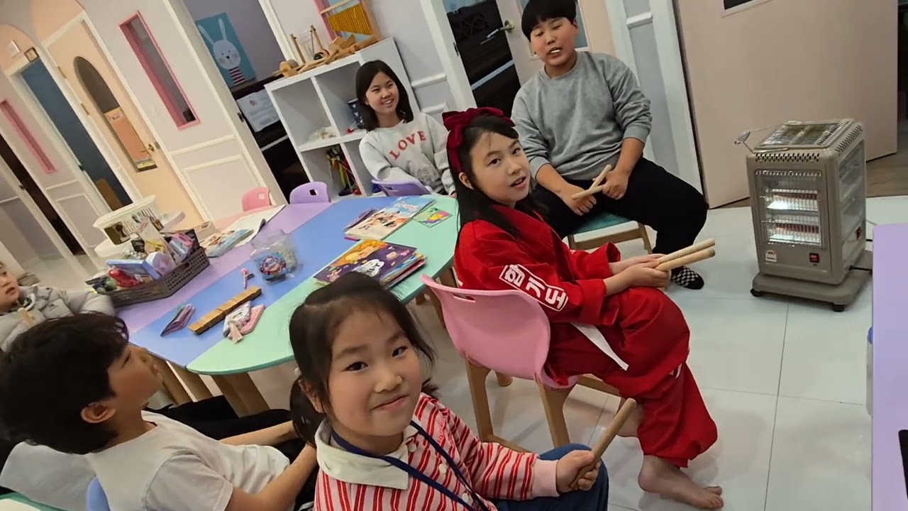 리듬 막대로 박자에 맞춰 리듬 지키기