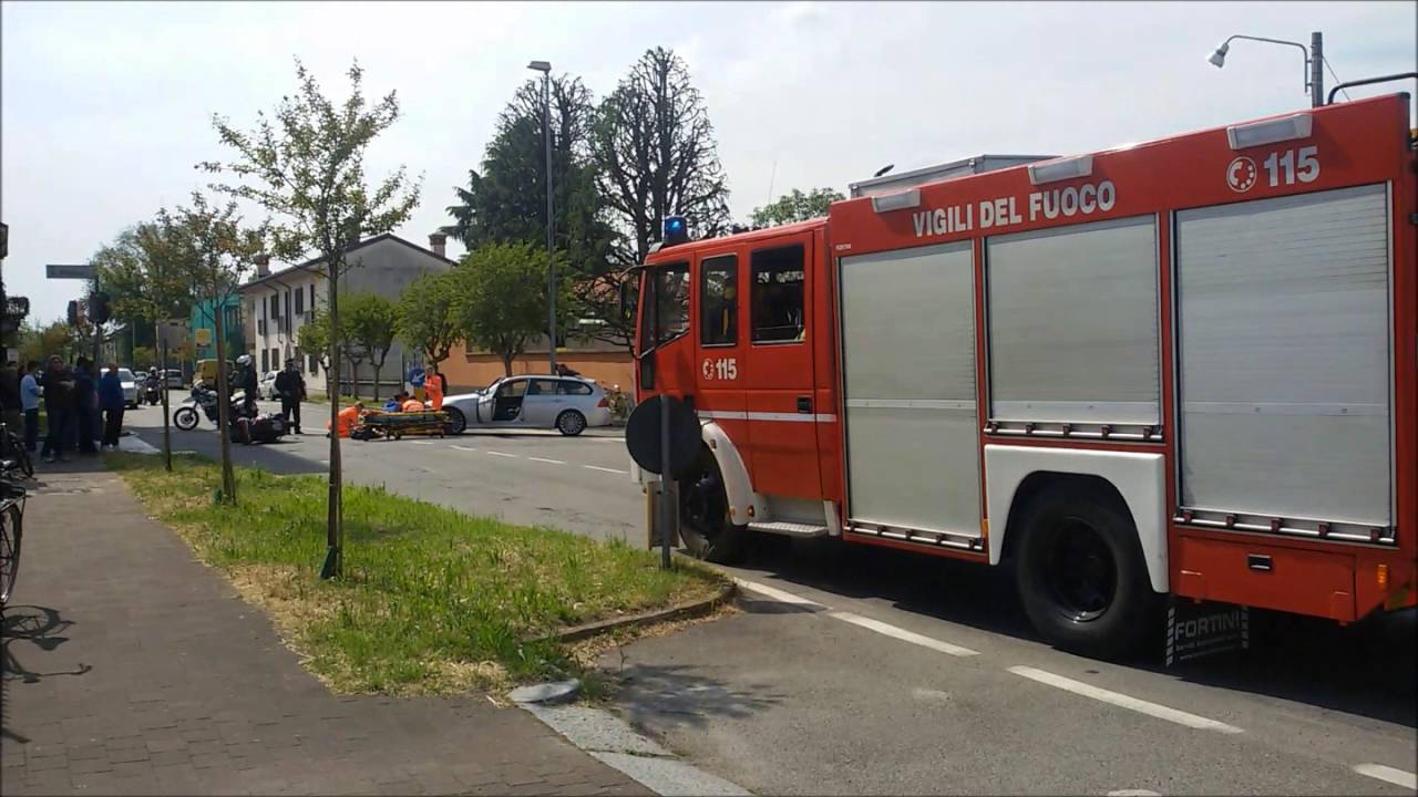 Magenta: gravissimo incidente stradale in via Novara - YouTube